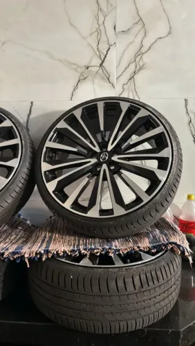 Roda aro 20 corola, pneus zero.