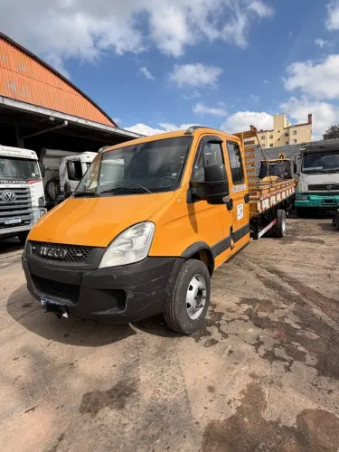 Iveco Daily 2014 70C17 Gabine Dupla Carroceria 