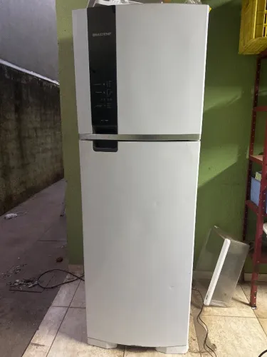 Geladeira Electrolux - BRM54 (Com defeito - Não segura gás)