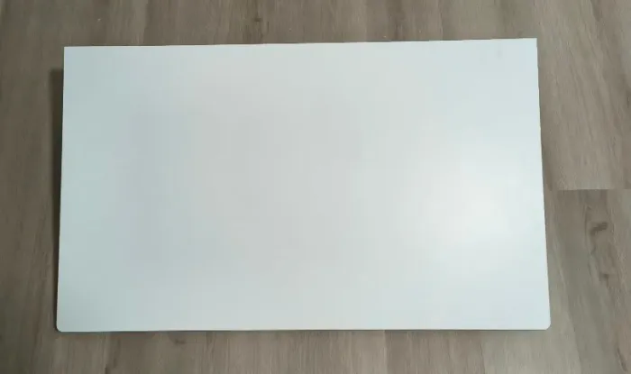 Mesa de parede com suporte dobrável