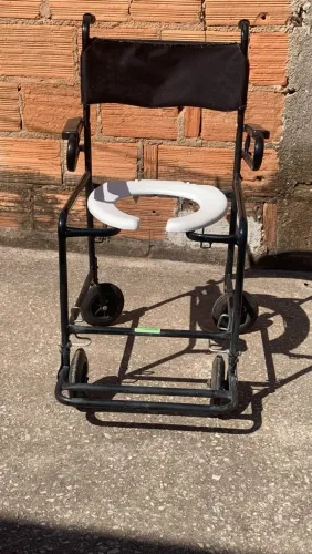 Cadeira de rodas para banho