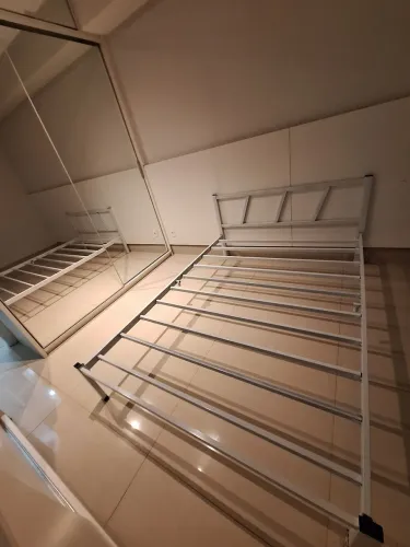 Vendo cama casal branca