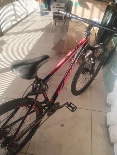 Bicicleta Aro 29 Aço carbono Freios a disco Suspensão 21 marchas