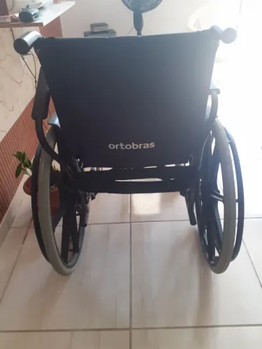 Vendo cadeira de rodas da ortobras. Em perfeito estado.