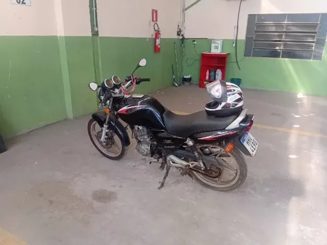 Moto toda nova. Bateria, carburador motor feito parte elétrica tmb.