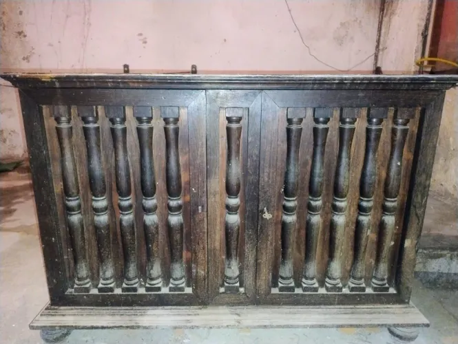 Móvel Antigo de Madeira Maciça Armário Baixo Aparador Rack