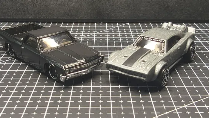 Lote 2 Hot Wheels Velozes e Furiosos - El Camino e Ice Charger