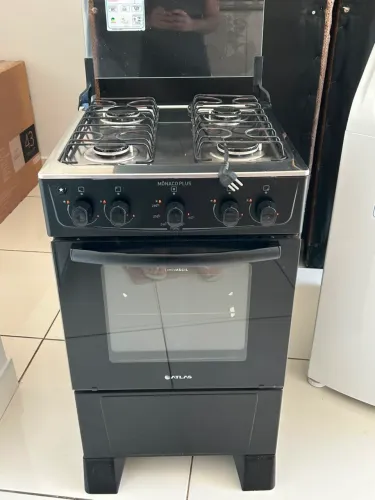 Fogão bivolt semi novo 