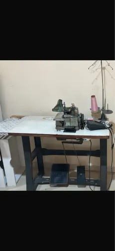 Máquina de costura overloque