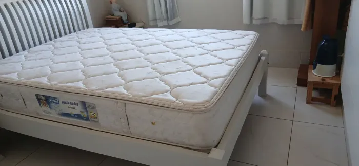 Vendo um colchão de casal em bom estado