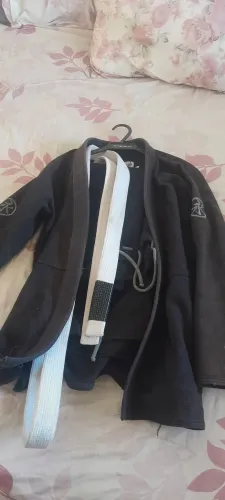 Vendo ou troco kimono de jiu-jitsu