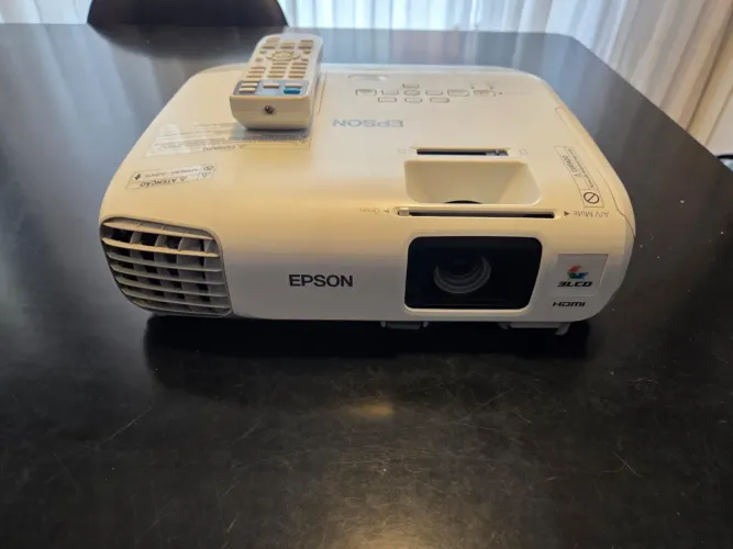 PROJETOR EPSON POWERLITE S27 3LCD+ controle remoto (excelente estado)