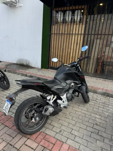 Honda CB 300F Twister 2024 - Preta - 8.500 km - R$ 25.500