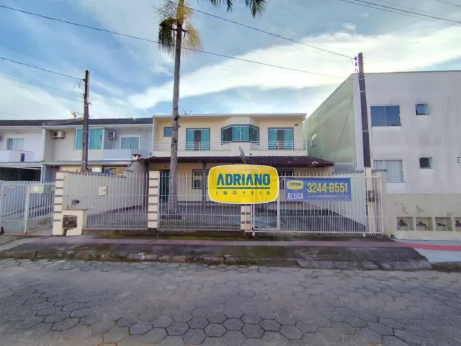 Casa com 3 dormitórios para alugar, 110 m² por R$ 3.069,08/mês - Forquilhas - São José/SC