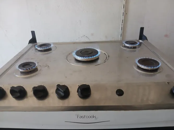 Vendo fogão Fastcook acendimento elétrico 5 bocas 280,00 reais