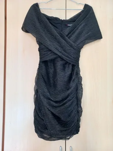 Vestido preto com brilho 