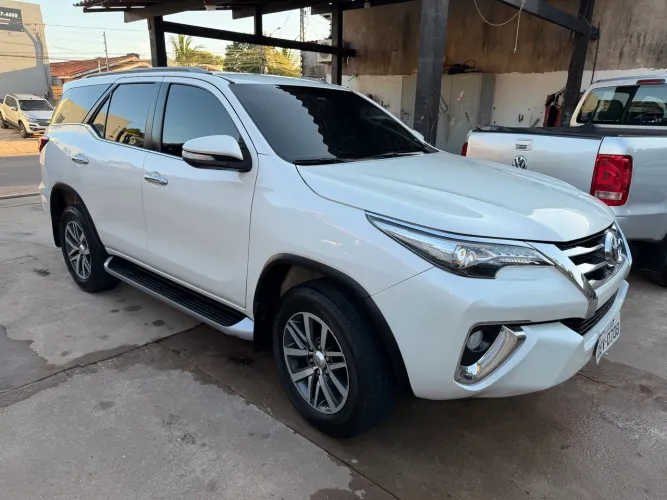 Toyota Hilux SW4 SRX 4X4 2.8 TDI 16V Dies. Aut. 2017