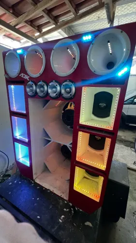 CARRETINHA DE SOM EMPLACADA