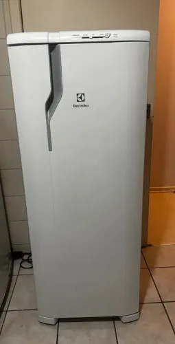 Geladeira Electrolux 240 L 