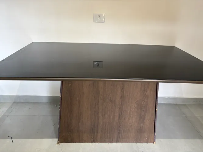 Mesa retangular tampo de vidro 1,60x0,90