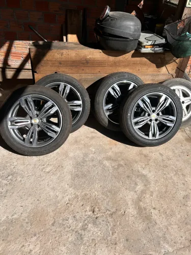 Rodas 17 com pneus novos