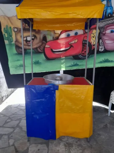 Máquina de algodão doce mais barraca e um bom resultado bem conservada vendendo r$ 1.300