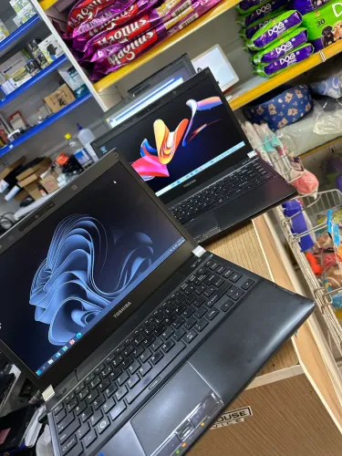 Notebook Toshiba core i5 3ª geração 500 gb de hd e 4 gb de memória RAM