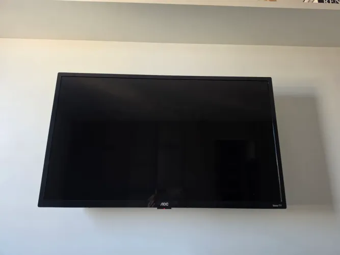 TV 32 polegadas Smart AOC Roku