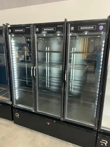 Geladeira expositora 3 portas frios lacticínios e resfriados nova