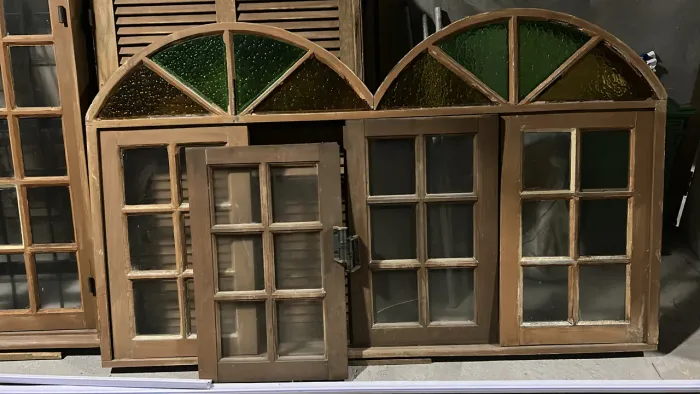 JANELA ESTILO COLONIAL - MADEIRA NOBRE