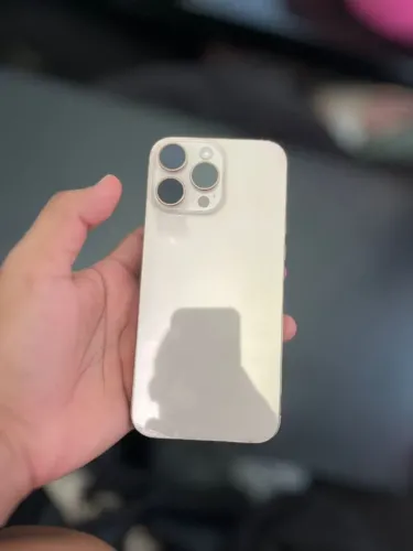 iPhone pro Max 16 ( um ano de uso)