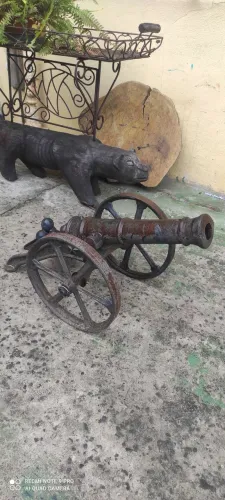 Réplica de um canhão ,peça para decoração de jardins:
