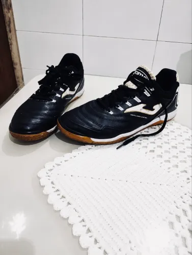 Vendo chuteira futsal tamanho 40 joma