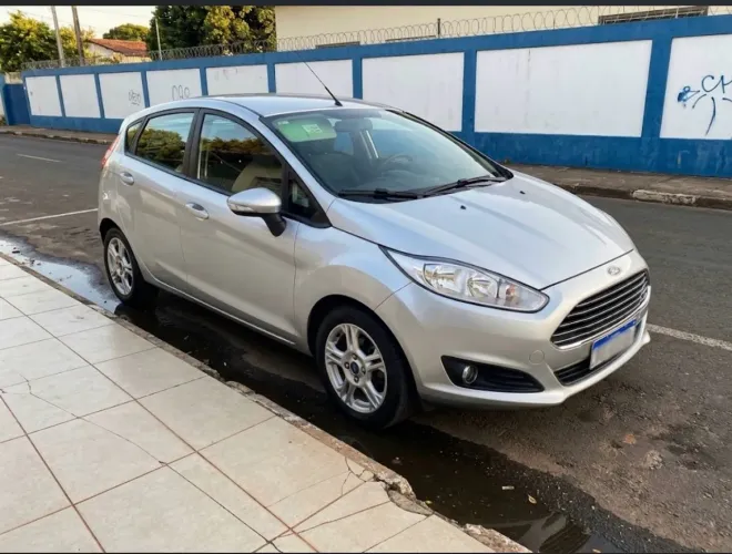 Ford Fiesta 1.6 16V Flex Aut. 5P 2014