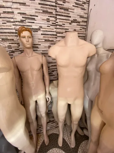 Manequins para loja de roupas