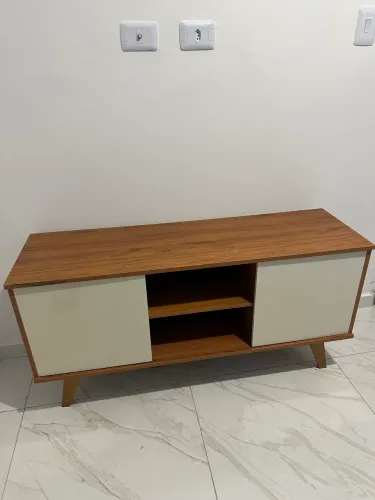 Vende-se, novíssimo.