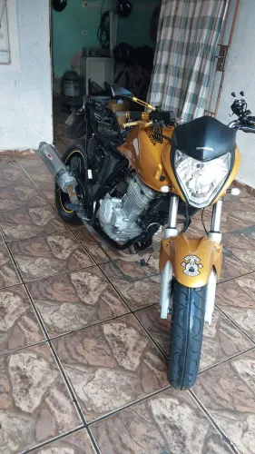 Cb 300r dourada 