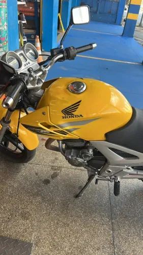 CBX 250 TWISTER AMARELA MOTOR ZERO, NÃO RODOU 100 KM.