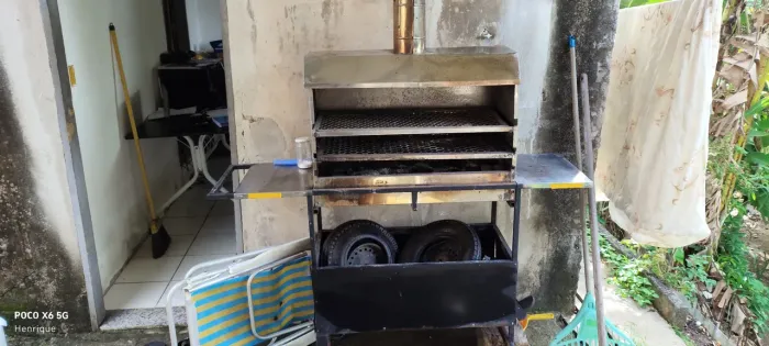 Churrasqueira inox com carrinho