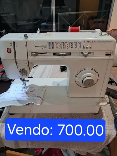 Vendo máquina de costura Singer facilita super