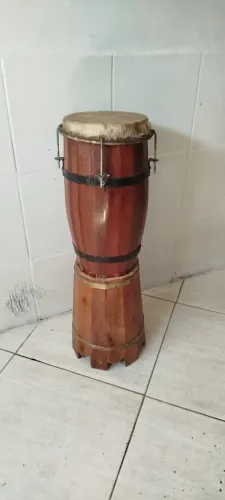 Atabaque em Madeira de Qualidade 9"1/2 (24cm) de aro, 70cm de Altura
