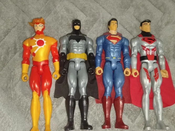 Bonecos DC, Superman, Batman, espantalho, nuclar