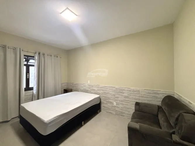 Kitnet para locação no bairro Itoupava Central! Com 25m² de área útil, o imóvel possui 01