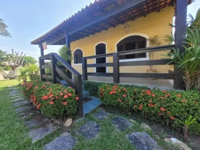 Vendo Casa Colonial, bem localizada Próximo a Lagoa, Balneário de São Pedro - RJ