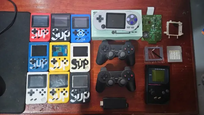 Lote de video game e acessórios com defeito. Game Boy, Gamestick, SF2000 e mais.
