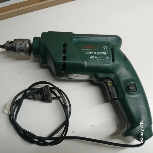 Vendo essaa parafusadeira BOSCH antiga ta com problema no gatinho