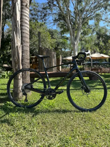Bicicleta Giant Revolt 2021