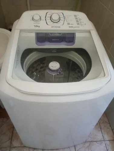 Vendo por motivo de viagem