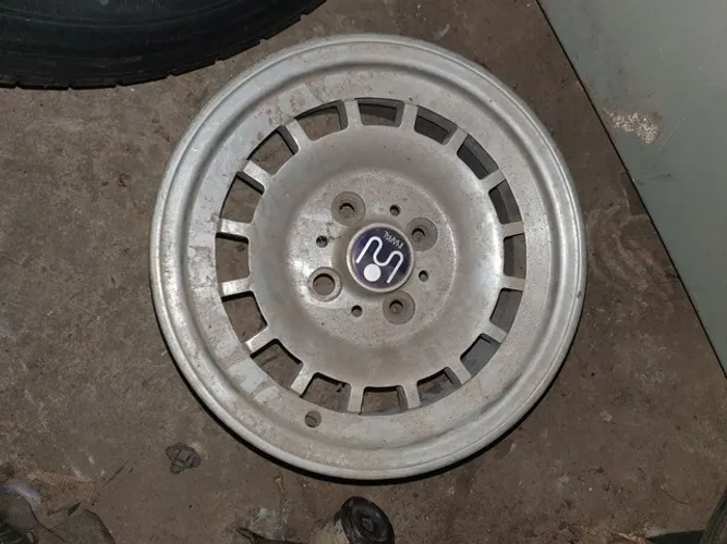 Fiat 147 spazio panorama roda aro 13 de liga leve. 