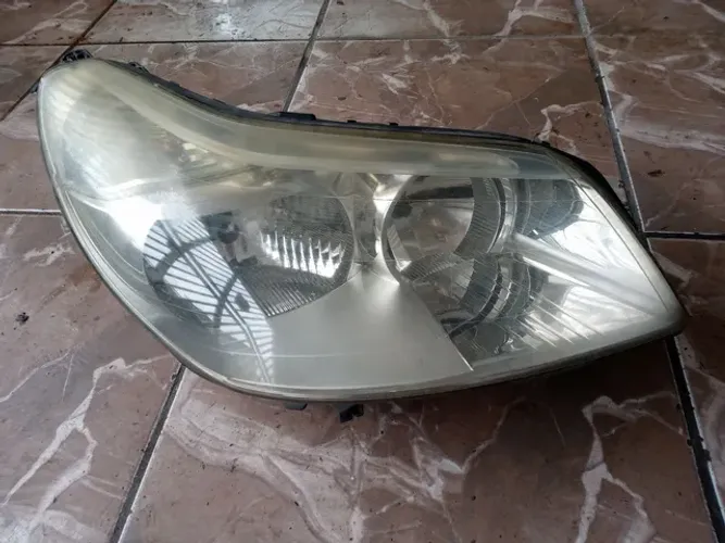 Farol Direito Citroen C5 2005 (pé quebrado )